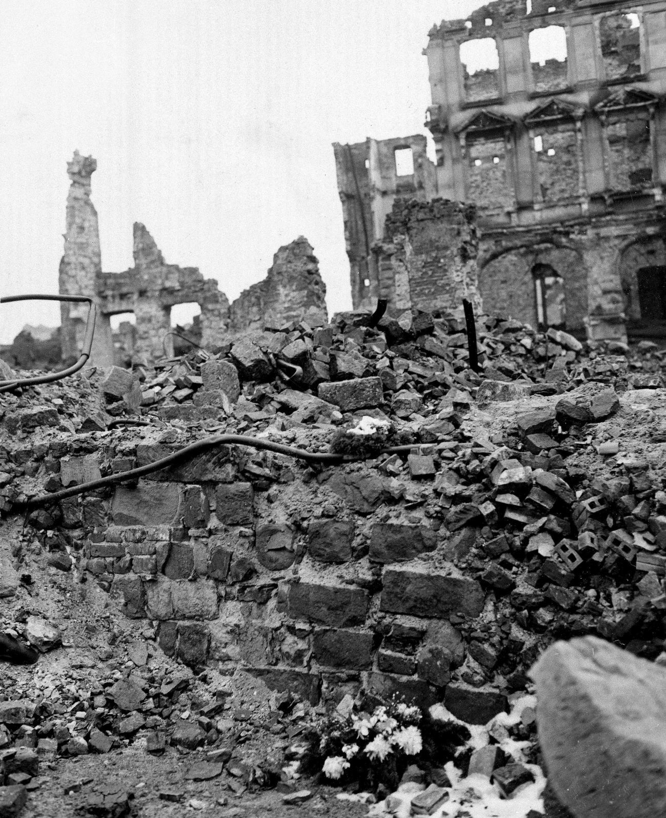 1945: WWII DRESDEN